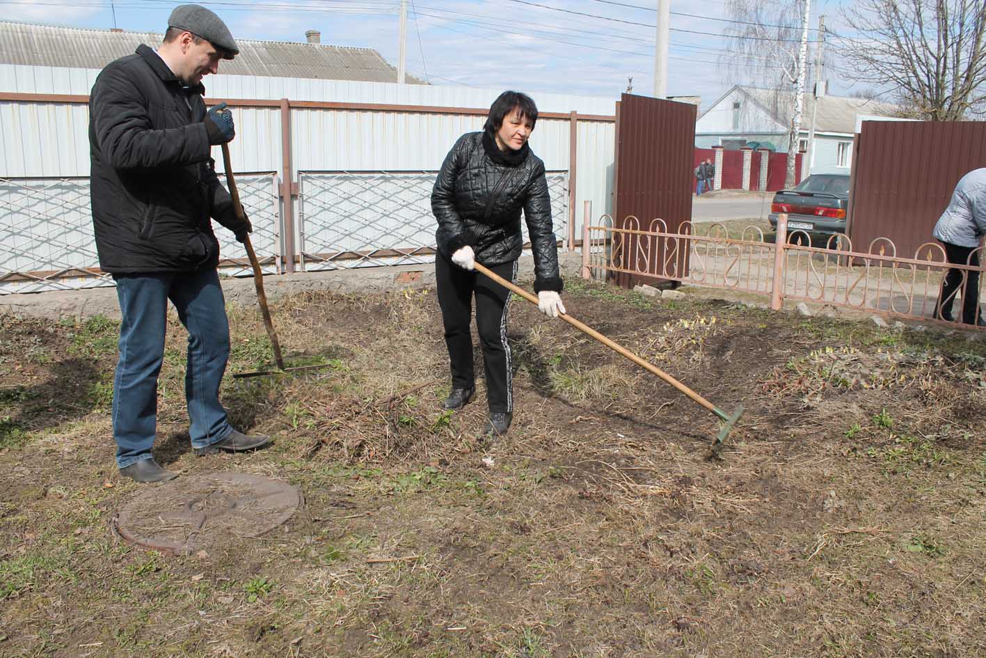 Редакция Карачевской газеты «Заря» приняла участие в общеобластном субботнике