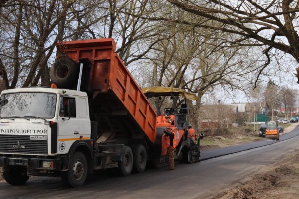 Асфальтирование  главной улицы в Городцах Брянской области продолжается