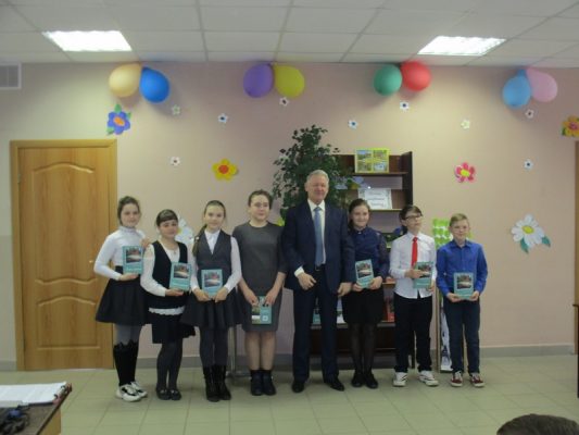 В брянских Клинцах состоялась встреча школьников с поэтом Николаем Третьяковым