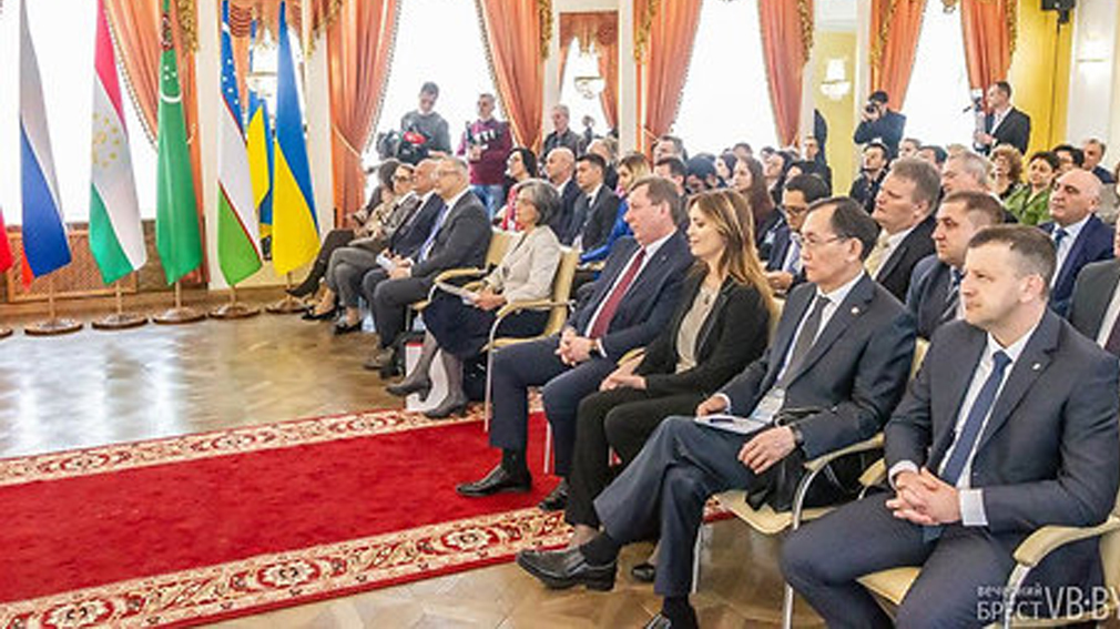 Заместитель Губернатора Брянской области Александр Коробко выступил на международном круглом столе  с докладом «Особенности развития культурного сотрудничества приграничных регионов»