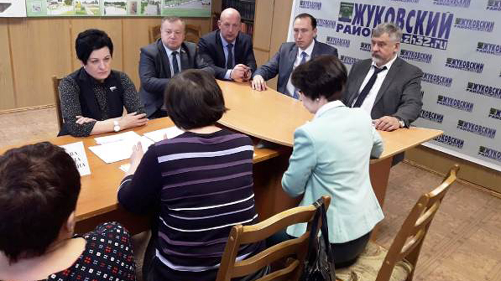 Депутат Госдумы Валентина Миронова взяла на контроль вопрос водоснабжения в брянской Гостиловке