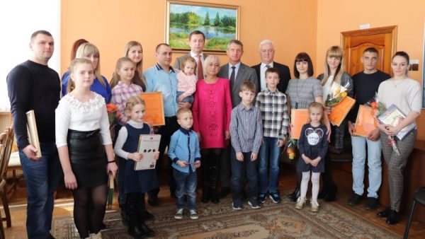 Шесть молодых семей г.Клинцы Брянской области получили сертификаты на улучшение жилищный условий