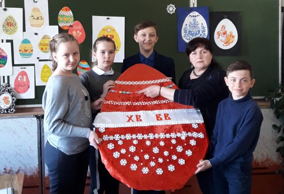 На уроках ИЗО гимназисты из брянского Трубчевска изучают пасхальные традиции