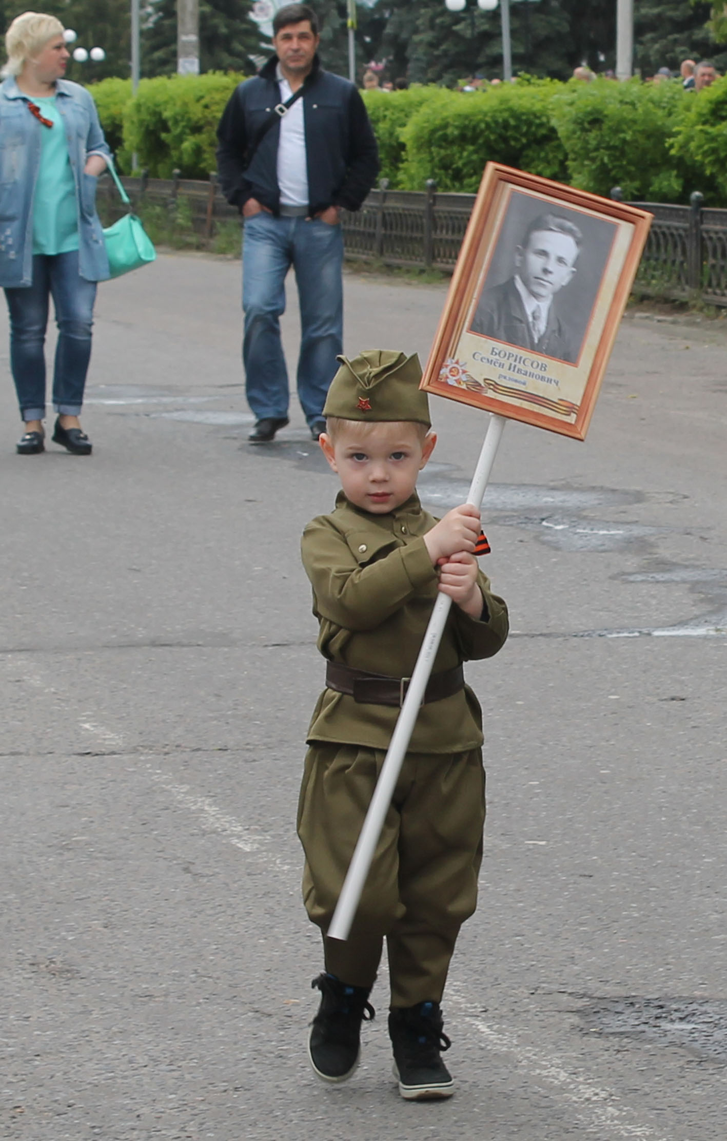 Карачевцев 9 мая развлекали в городском парке