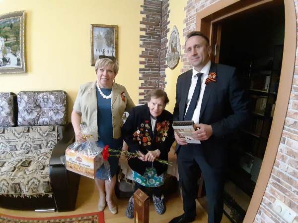 Партийцы навестили фокинских  ветеранов Великой Отечественной войны