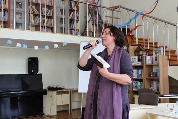 В рамках фестиваля «Славянские театральные встречи» «Театр+» в Карачеве прошла встреча с писательницей Диной Бурачевской