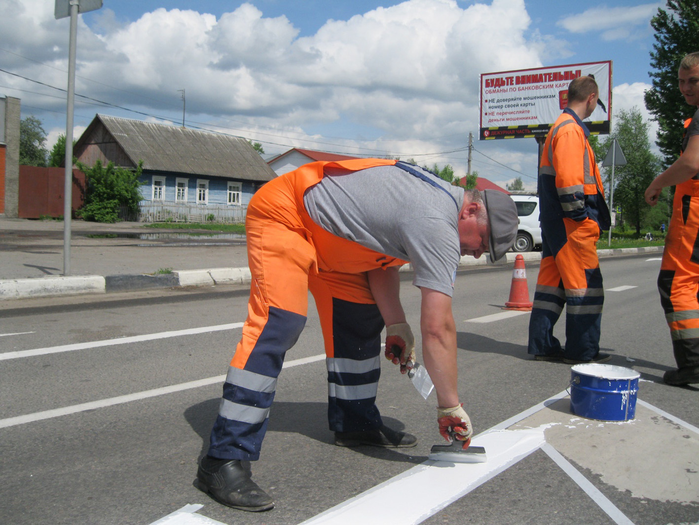 В брянском Карачеве обновляют дорожные разметки