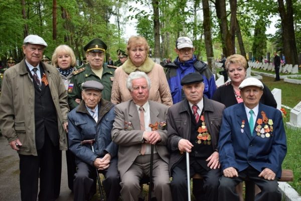 В  брянских Клинцах  возложили  цветы к братским могилам и памятникам жертвам фашизма   