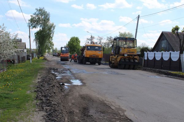 В брянских  Комаричах  начался ремонт дороги