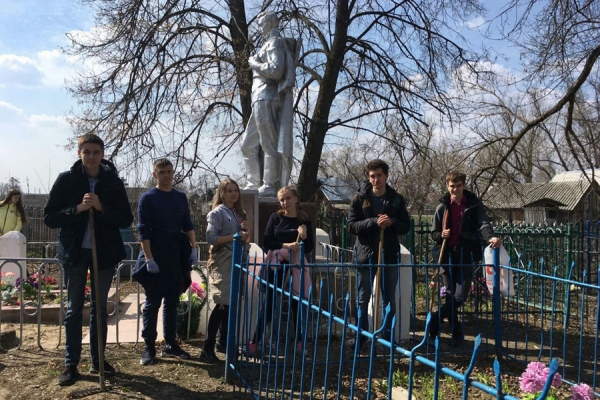 Добрые традиции выпускников комаричской школы