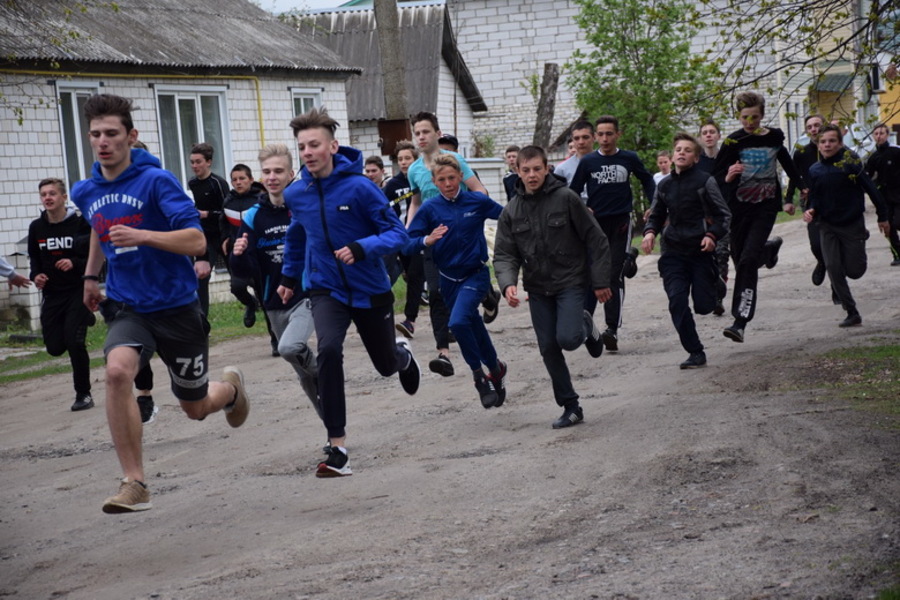 В брянском Климово прошел легкоатлетический кросс памяти Героя Советского Союза Василия Гутина