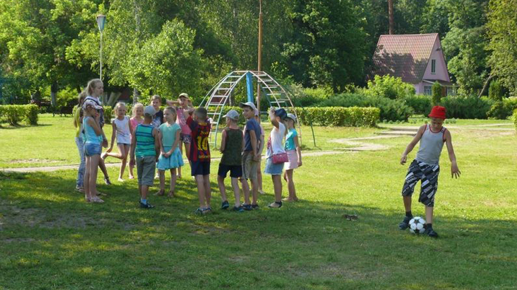 На Госуслугах теперь можно заказать путевки в детские лагеря Брянской области