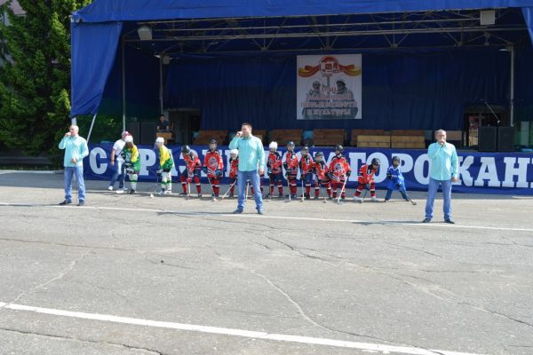 Молодежь в Новозыбкове Брянской области поддержала строительство Ледового дворца флэшмобом