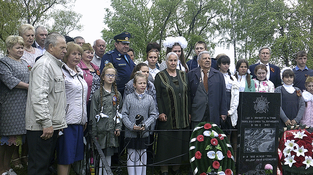 В  брянском селе  Ружное  Карачевского района установлен памятник военному летчику
