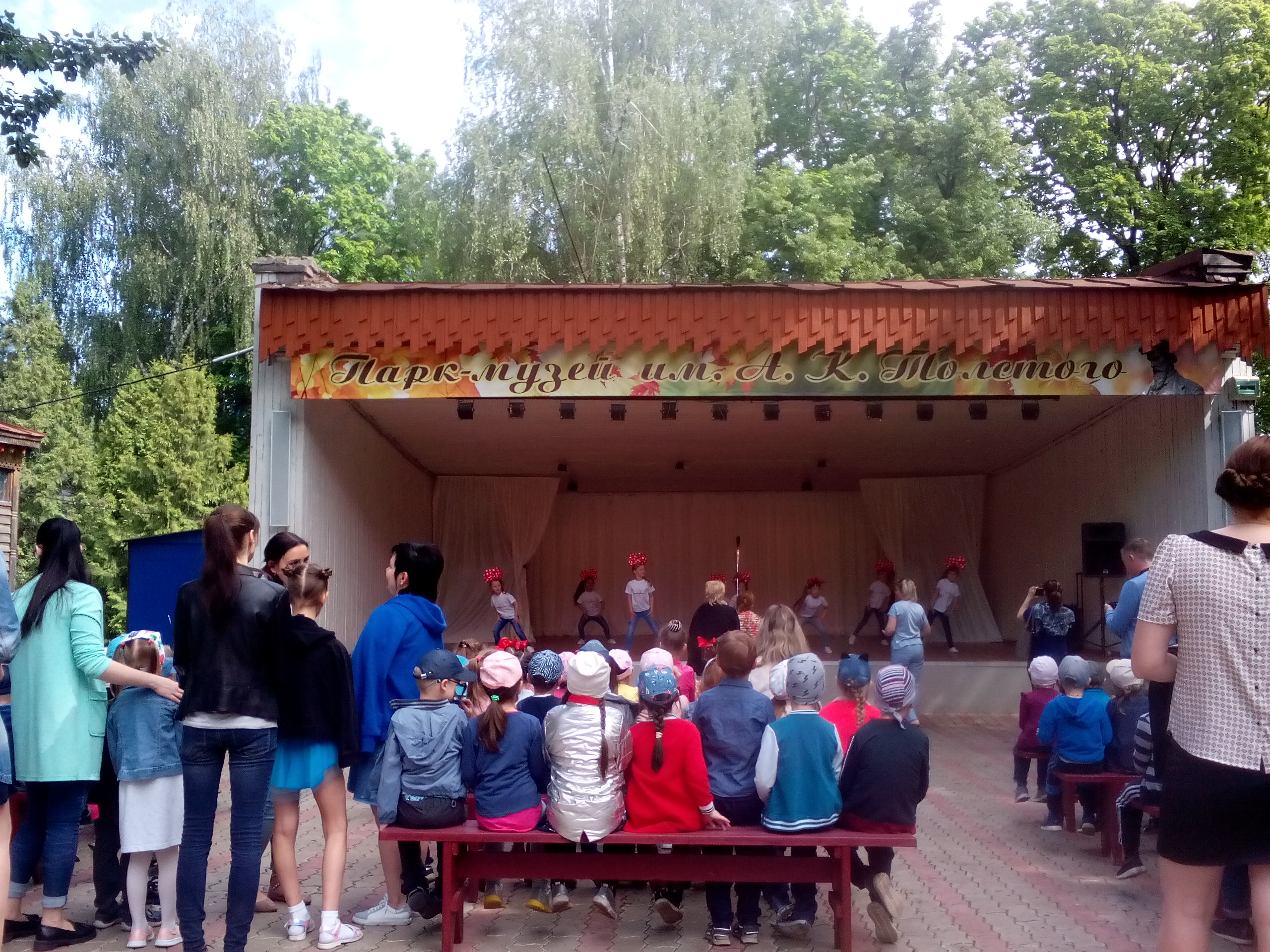 Международный день соседей отметили в брянском парке Толстого