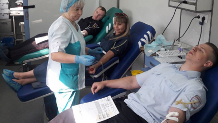 Брянские полицейские приняли участие в донорской акции