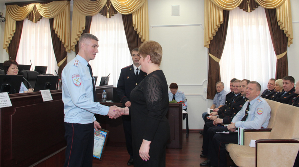 Начальник УМВД России по Брянской области Владислав Толкунов вручил награды неравнодушным гражданам