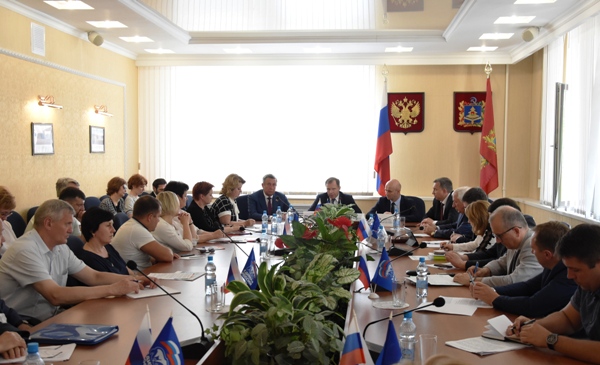 Сенатор Андрей Кутепов провел встречу с брянскими партийцами