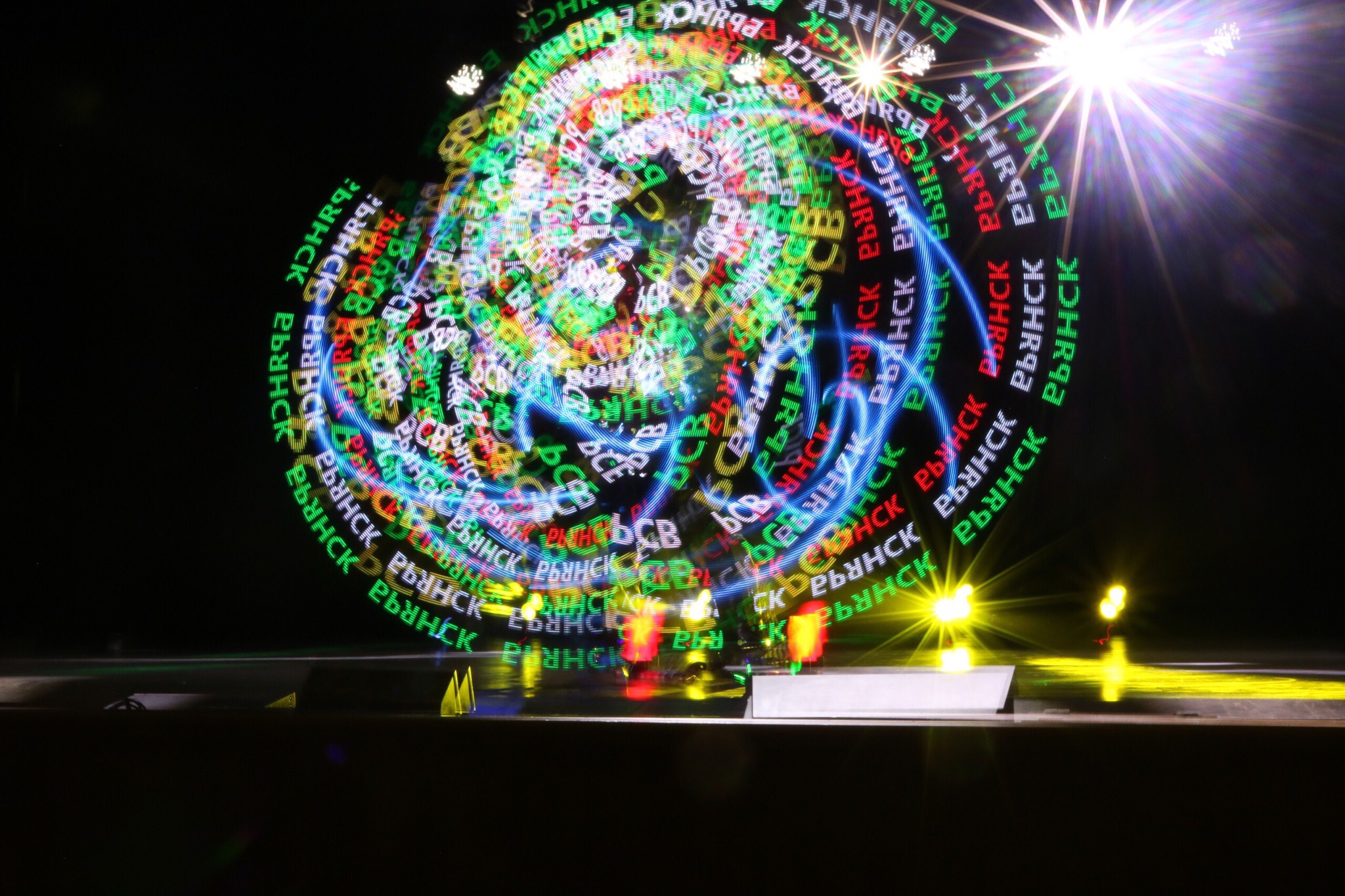 Брянец выступил на Всероссийской студенческой весне с неоновым и лазерным шоу