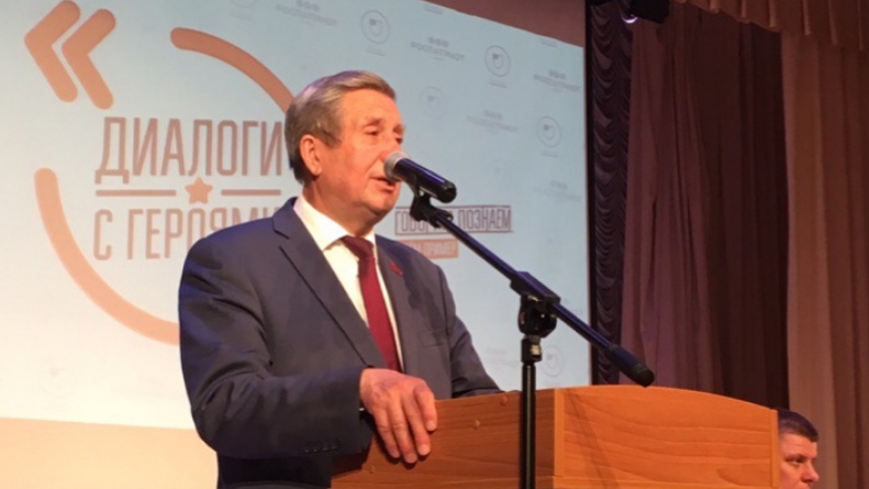 Спикер областной Думы Владимир Попков делает акцент на патриотическую идеологию в воспитании молодежи Брянщины