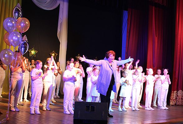 В брянской Жуковке прошел концерт образцовой студии эстрадного вокала «Аллегро»