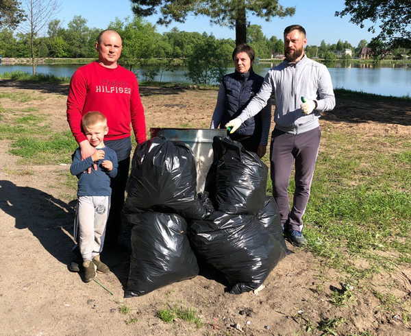 Брянцы убрали берег Ковшовского пруда