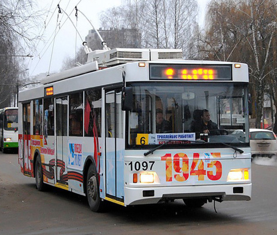В муниципальном транспорте Брянска будут звучать поздравления и песни военных  лет