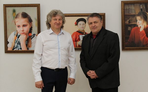 Выставка фоторабот директора детской школы искусств п. Добрунь  Валерия Шведова открылась в Брянске