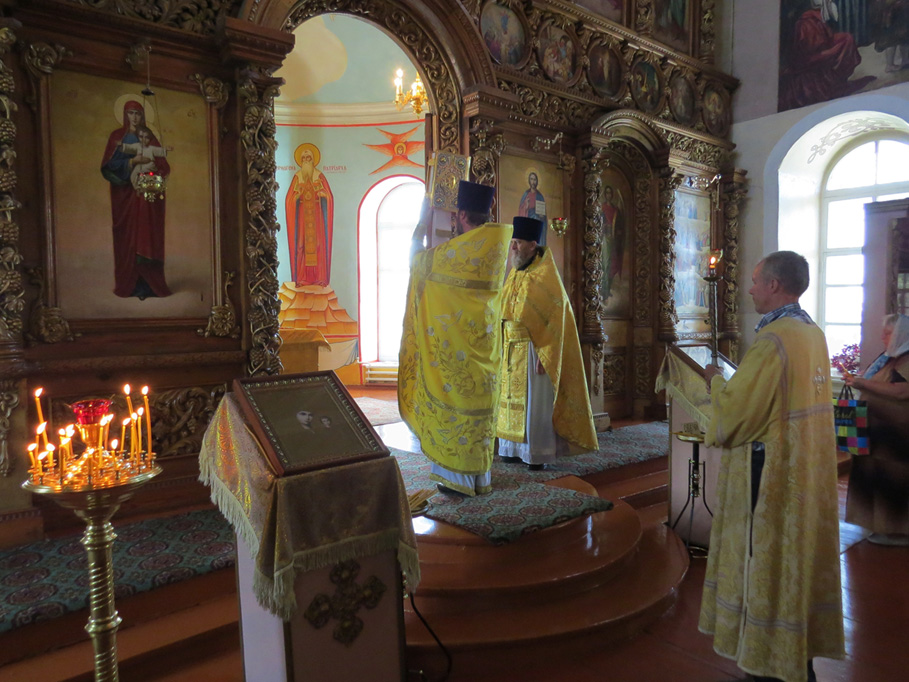 Карачевский храм во имя Всех Святых отметил престольный праздник и 145-летие со дня основания