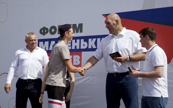 По инициативе «Молодой Гвардии Единой России» в Брянске прошел «Форум маленьких героев»