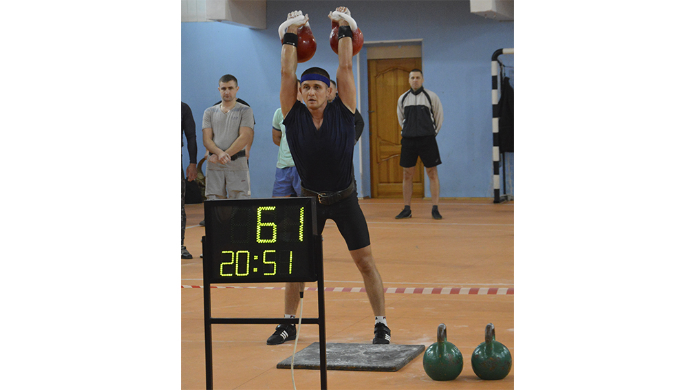 Брянский сотрудник Росгвардии  в пятёрке лучших  всероссийских гиревиков