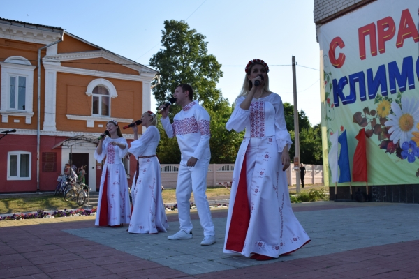 Белорусы поздравили с Днем России жителей брянского Климово