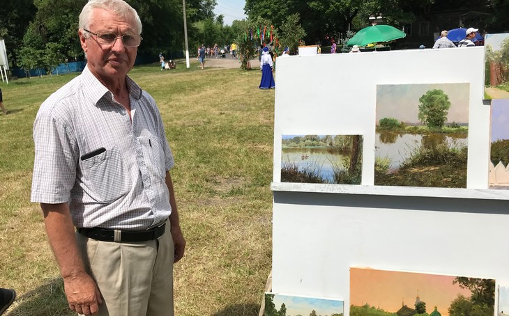 Художник Виктор Кузин поразился проходящим в брянсом поселке Локоть праздником «Под сенью Брасовских аллей»