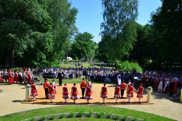Дополнительные автобусные рейсы в Овстуг пустят на праздник поэзии