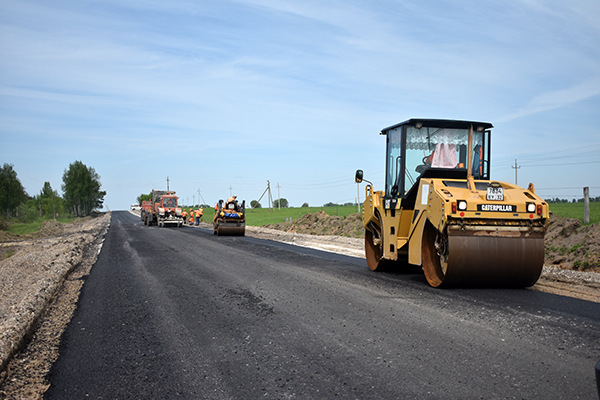 В Почепском районе Брянской области активно ведутся дорожные работы