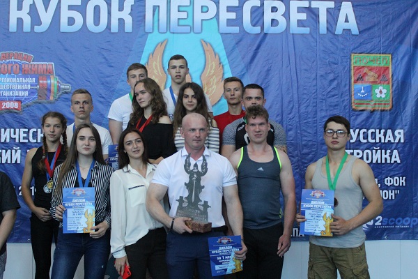 Команда из брянского Почепа победила на мастерском турнире по русскому жиму