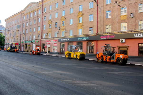 Брянский проспект Ленина ремонтируют днём и ночью