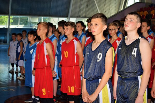 В брянских Клинцах проходит IX турнир по баскетболу на призы Виталия Фридзона