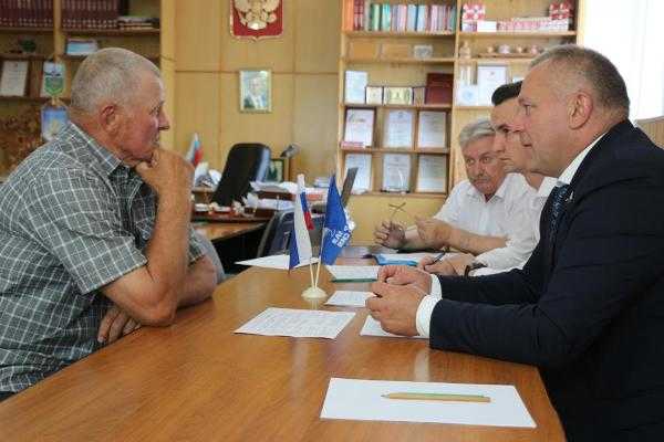 «Единоросс» Валентин Суббот заверил, что поможет погарскому ребёнку-инвалиду