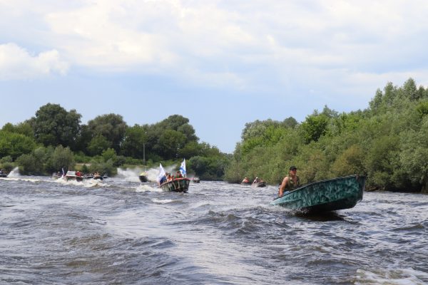Сотни гостей собрались на трубчевский фестиваль «Деснянская волна-2019»