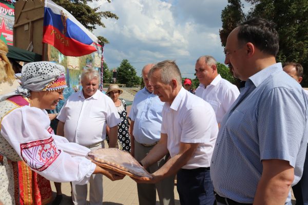На Славянской площади в Брянске свои достижения продемонстрировал Трубчевский район
