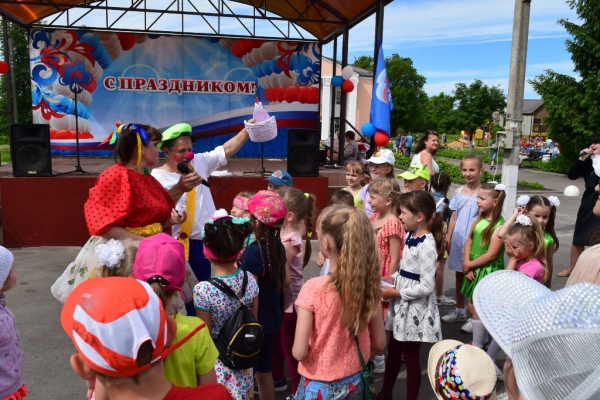 Праздник «Детство — это я и ты» прошел в брянских Выгоничах