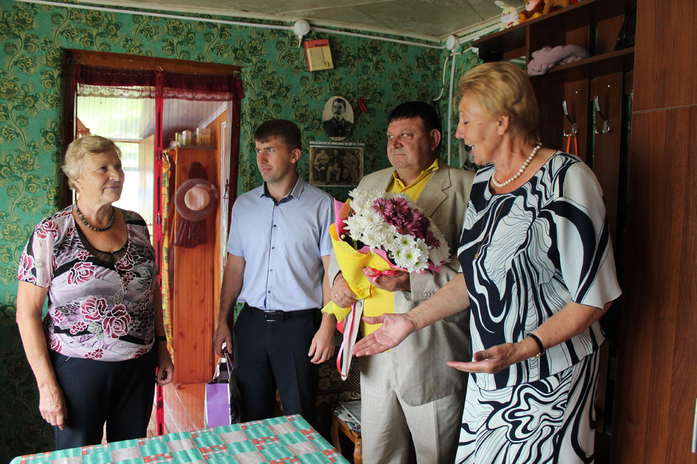 С 70-летним юбилеем поздравили ветерана труда