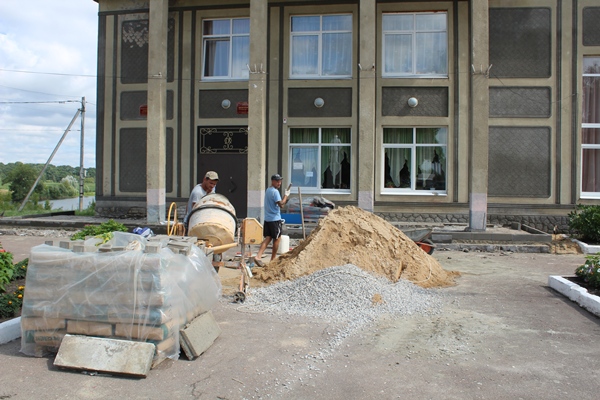 В  Десятуховском поселении Стародубского района идут масштабные работы в рамках программы «Формирование современной городской среды»