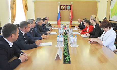 Александр Богомаз и начальник Центральной дирекции здравоохранения — филиала ОАО «РЖД» Елена Жидкова обсудили вопросы здравоохранения