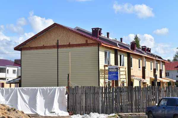 В Клетне дети-сироты и врачи получат жилье в новых домах