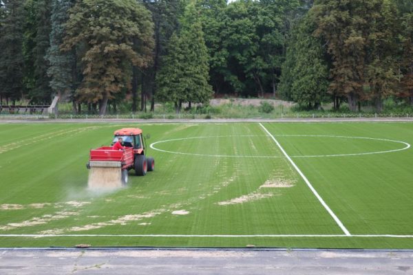 В Клинцах Брянской области привели в порядок футбольное поле