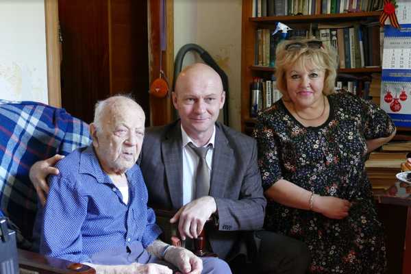 Брянский ветеран контрразведки Аба Хенкин отметил 103-летие