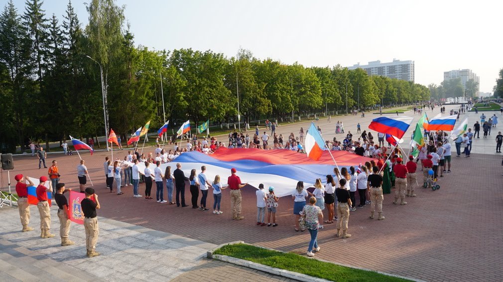 В Брянске завершилась всероссийская акция «Эстафета флага»