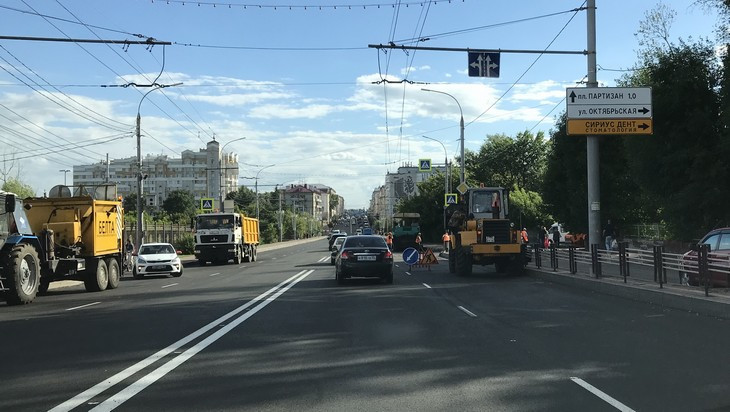 Проспект Ленина Брянска — в праздничном убранстве